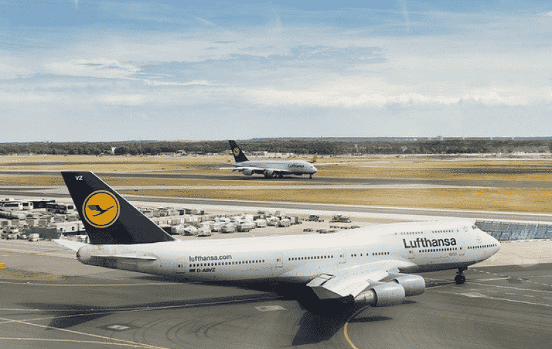 Lufthansa back in the profit zone