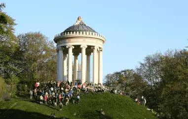 Englischer Garten Sport am Monopteros 1, Â© MÃ¼nchen Tourismus, Sigi Mueller