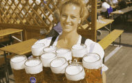 Photo: Bedienung auf dem Muenchner Oktoberfest, © Muenchen Tourismus, J. Wildgruber