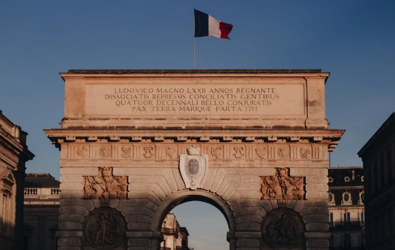 Cybersecurity in France: Public Services' Vulnerabilities Raise Concerns