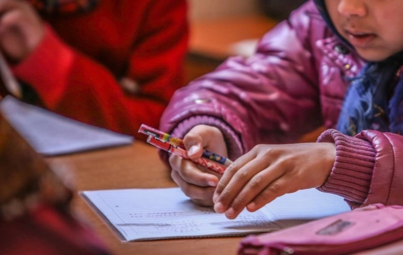 Afghan Girls Secretly Continue Their Education Under Taliban School Ban